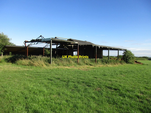 Photo 6"x4" Derelict farm buildings near Upton Upton\/SK7354 c2017