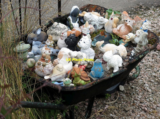 Photo 6"x4" Garden ornament, Main Street, Glencoe Glencoe\/NN1058 c2017