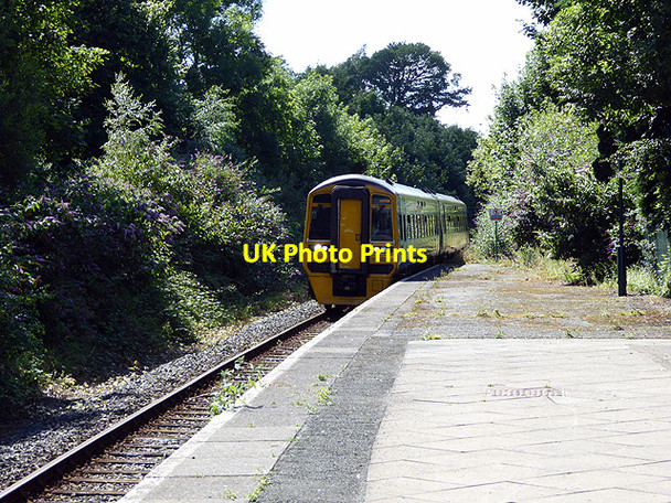 Photo 6"x4" An Arriva Wales train arriving at Criccieth Criccieth c2017
