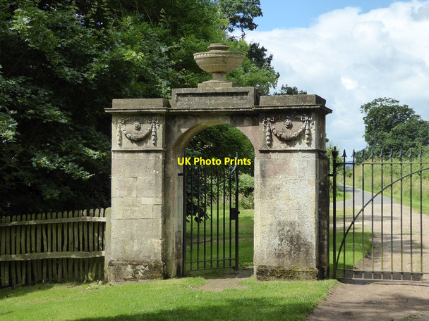 Photo 6"x4" A gate pier, Croome Park High Green\/SO8745 c2016