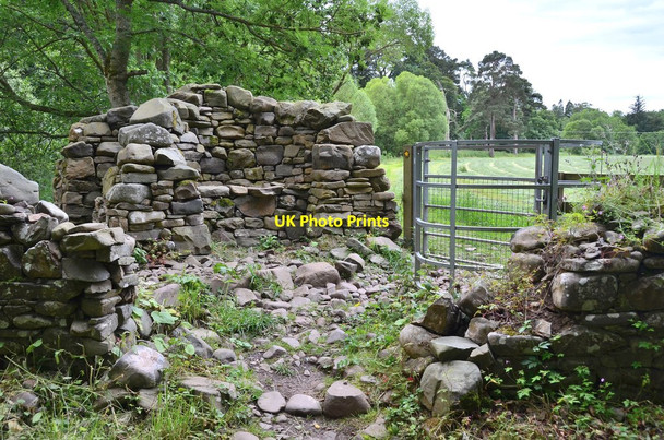 Photo 6"x4" Drystone shelter, Leader Water Path Redpath\/NT5835 c2016