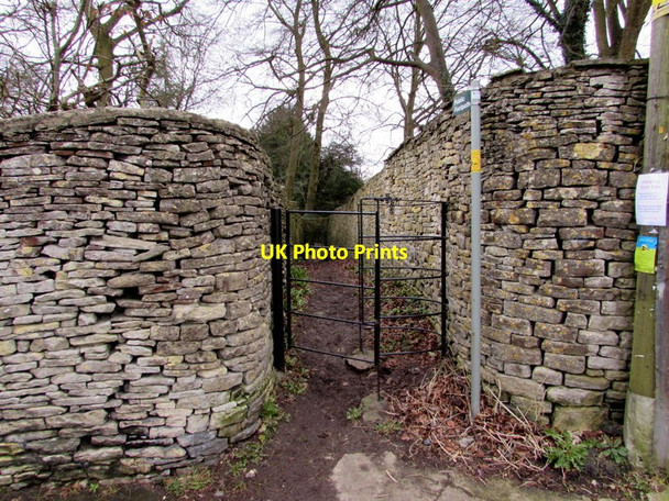 Photo 6"x4" Kissing gate to a public footpath, Minchinhampton Nailsworth c2016