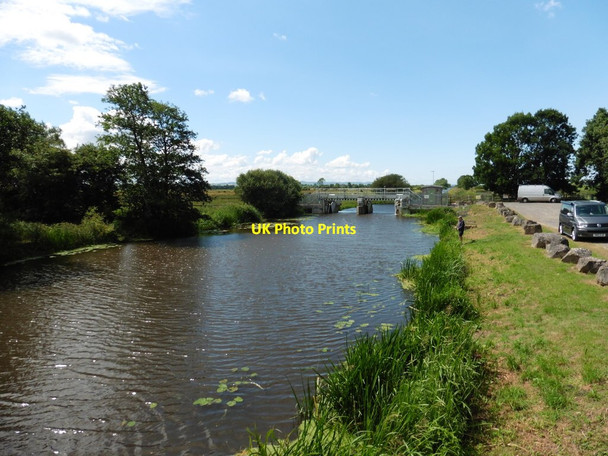 Photo 6"x4" Sluice on King's Sedgemoor Drain Greylake c2016