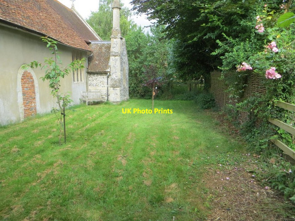 Photo 6"x4" Churchyard Garden Aston Upthorpe c2016