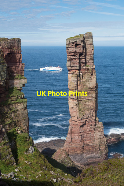 Photo 6"x4" The Old Man of Hoy and the MV Hamnavoe Rackwick\/ND2099 c2016
