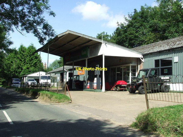 Photo 6"x4" Linstead Farm And Garden Machinery Chediston c2016