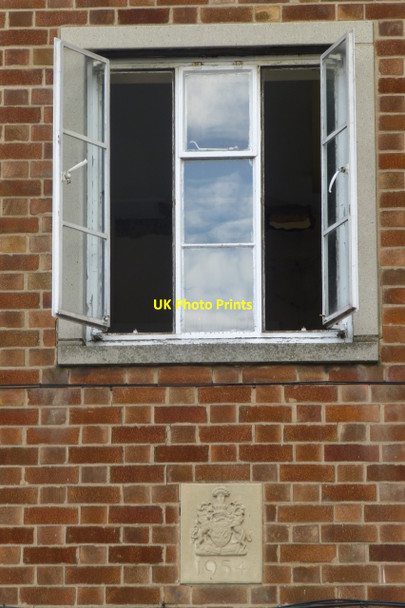 Photo 6"x4" Date stone and window Beeston\/SK5236 c2016