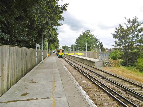 Photo 6"x4" Sanderstead Station Purley c2016