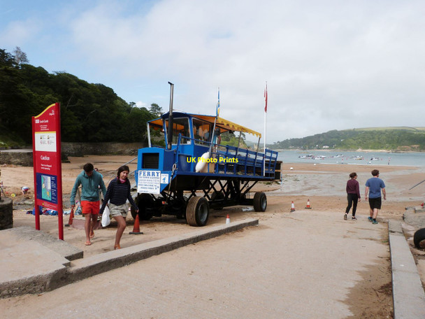 Photo 6"x4" The Salcombe ferry transporter tractor Salcombe c2016