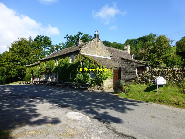 Photo 6"x4" The Craven Arms and Cruck Barn Appletreewick c2016