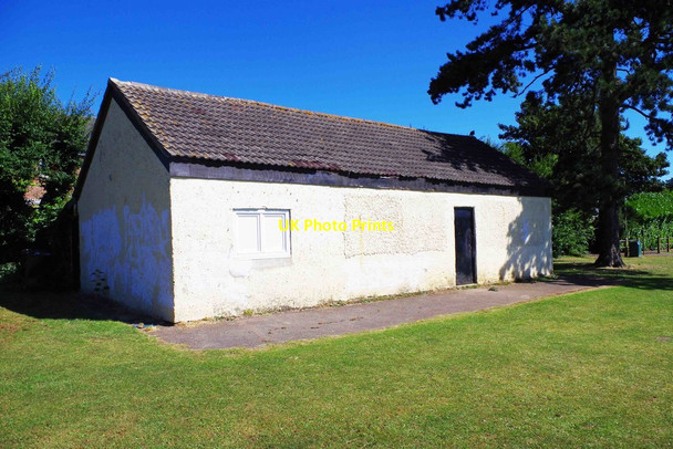 Photo 6"x4" Hut (1), Alvescot Road Recreation Ground, Alvescot Road, Carterton, Oxon Carterton\/SP2806 c2016