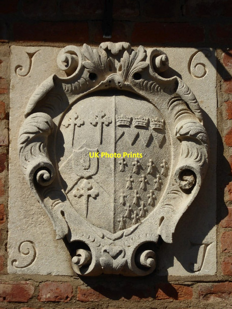 Photo 6"x4" Coat of Arms, Russell Almshouses Upper Strensham c2016