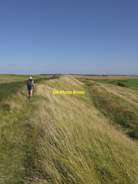 Photo 6"x4" Uffington Castle: heading south along the western ramparts Woolstone\/SU2987 c2016