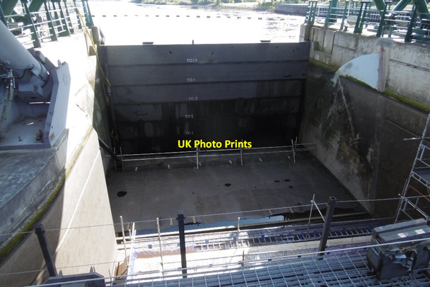 Photo 6"x4" Empty chamber, Tees Barrage Portrack c2016