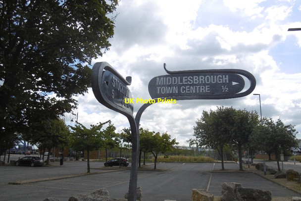Photo 6"x4" Signpost, Ferry Road \/ Vulcan Street Port Clarence c2016