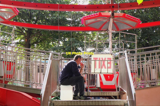 Photo 6"x4" Pause for thought, Princes Street Gardens Edinburgh Edinburgh c2016