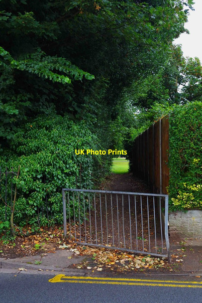 Photo 6"x4" Start of public footpath through Boughton Park, St. John's, Worcester Worcester c2016