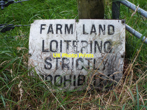 Photo 6"x4" Discarded footpath sign Bardrainney c2016