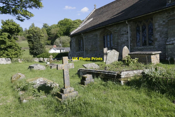 Photo 6"x4" Churchyard on the North Side Harpton c2016