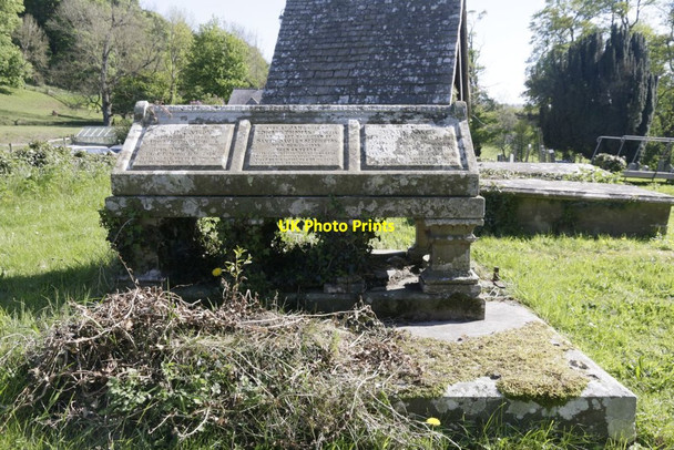 Photo 6"x4" Table Tomb Harpton c2016