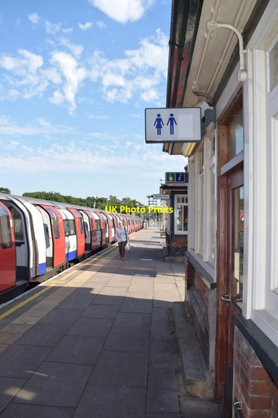 Photo 6"x4" High Barnet Station Barnet c2016