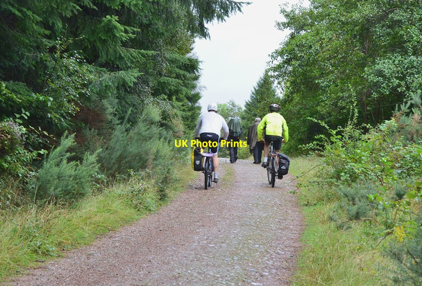 Photo 6"x4" Cyclists and walkers on the Great Glen Way, Loch Lochy Laggan\/NN2996 c2016