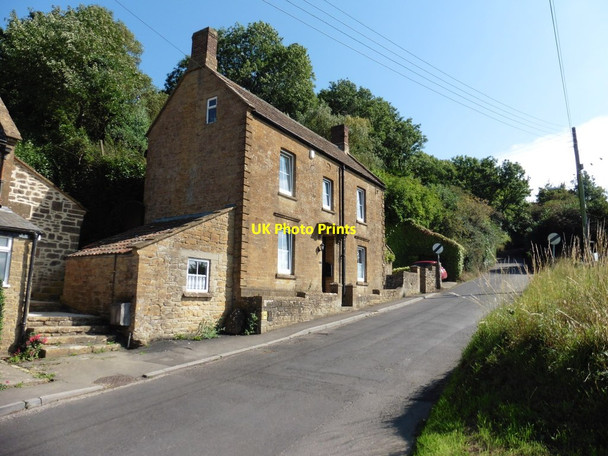 Photo 6"x4" House on Ham Hill Stoke Sub Hamdon c2016