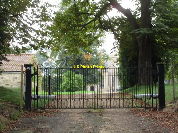 Photo 6"x4" Entrance gates to Ingoldsby Manor House Scotland\/TF0030 c2016