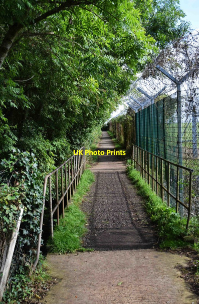 Photo 6"x4" Public footpath to Carterton, Oxon Carterton\/SP2806 c2016