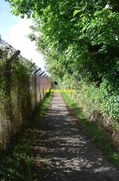 Photo 6"x4" Public footpath near Carterton, Oxon Carterton\/SP2806 c2016