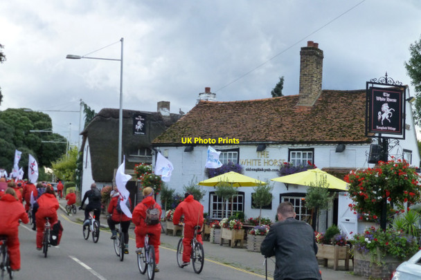 Photo 6"x4" The White Horse Longford\/TQ0476 c2016
