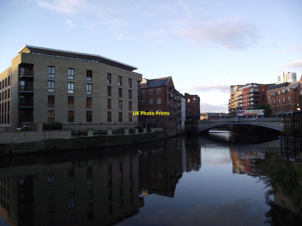 Photo 6"x4" Leeds Bridge crosses the River Aire Leeds\/SE3034 c2016