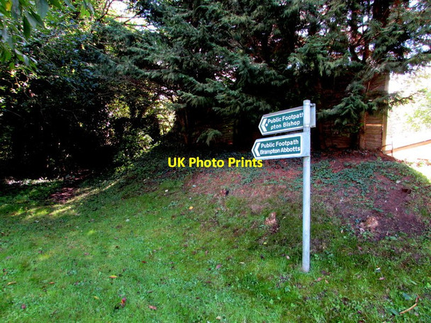 Photo 6"x4" Public footpath signpost in Hole-in-the-Wall Hole-in-the Wall c2016
