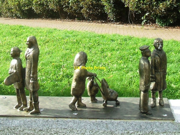 Photo 6"x4" Wednesfield 'Little Folk' shoppers Wednesfield c2016