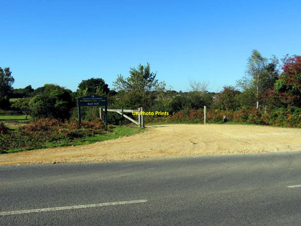 Photo 6"x4" The entrance to Bull Hill car park Lymington c2016
