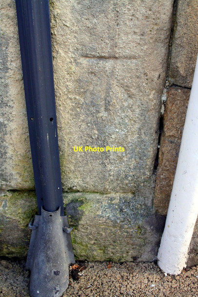 Photo 6"x4" Benchmark on #53 High Street Burford\/SP2512 c2016