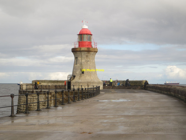 Photo 6"x4" The end of the South Pier of the River Tyne South Shields c2016