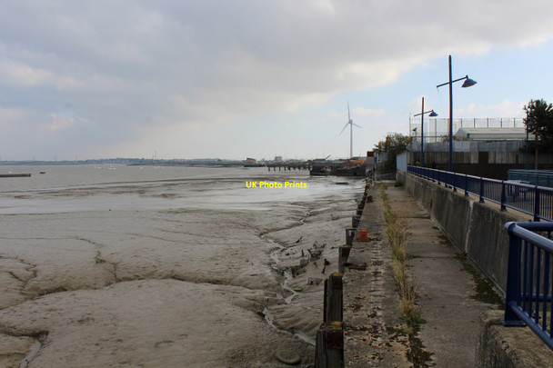 Photo 6"x4" The River Front in Erith Erith c2016