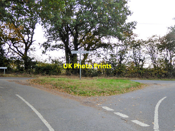 Photo 6"x4" Junction with grass triangle Stones Green c2016