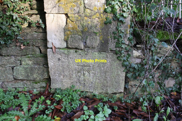 Photo 6"x4" Benchmark on wall pier outside Spelsburydown House Dean\/SP3422 c2014