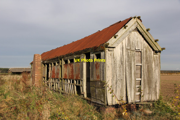 Photo 6"x4" Old railway carriage Bothamsall c2016
