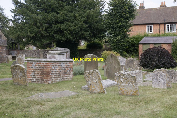 Photo 6"x4" Churchyard near  the East End Nettlebed c2016