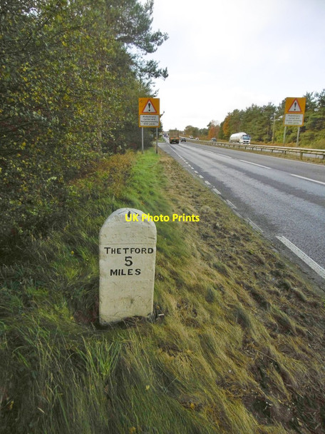 Photo 6"x4" Roudham, milestone Illington c2016