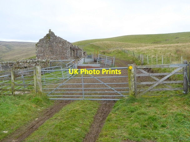 Photo 6"x4" Gate and derelict barn on the C2C off-road route up Hartside Busk\/NY6042 c2016