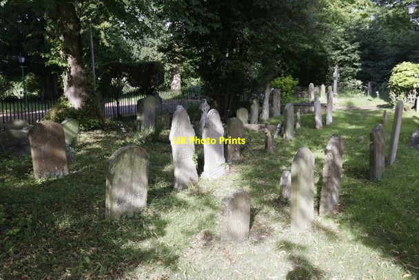 Photo 6"x4" Churchyard near the tower Oxford\/SP5106 c2016