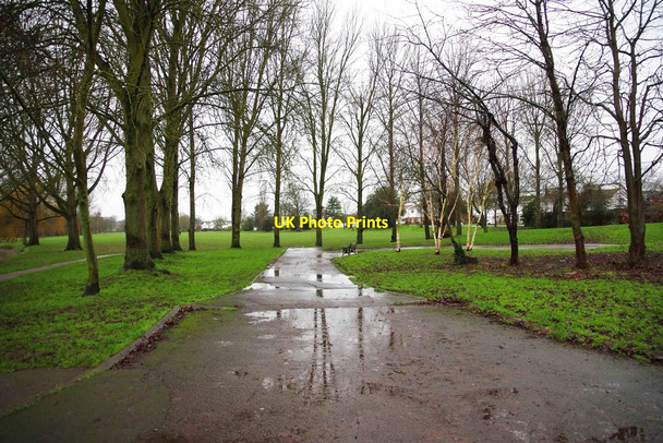 Photo 6"x4" A wet morning in Sanders Park, Bromsgrove, Worcs Bromsgrove c2016