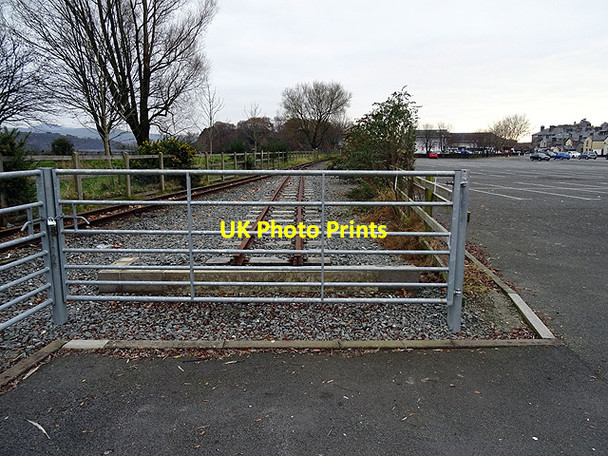 Photo 6"x4" Short siding from the Welsh Highland Railway Porthmadog c2016