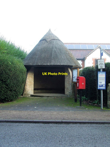 Photo 6"x4" Round Bus Shelter Hengrave\/TL8268 c2016
