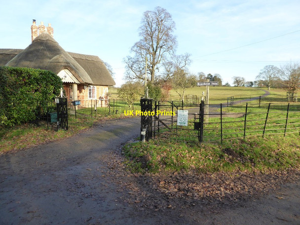 Photo 6"x4" South Lodge and entrance to Bromesberrow Place Bromesberrow c2016