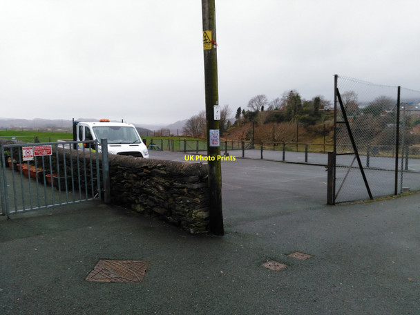 Photo 6"x4" Ysgol bro Cynfal school yard Llan Ffestiniog c2016